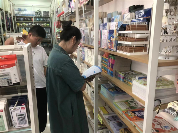 雙橋河鎮(zhèn)開展掃黃打非專項檢查 守護文具零售市場藍天